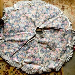 Victorian Christmas Tree Skirt
